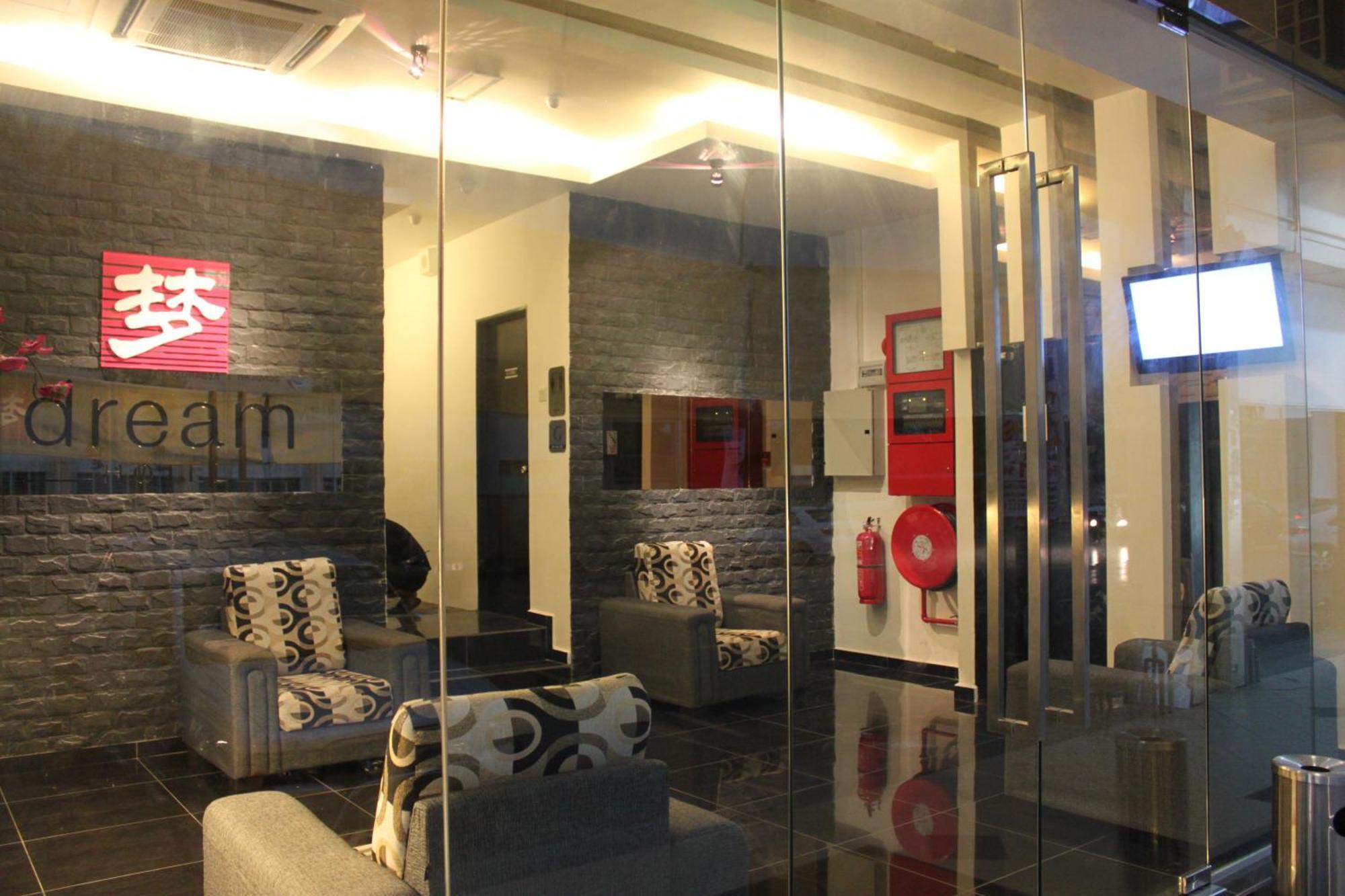 Dream Hotel Кланг Екстериор снимка