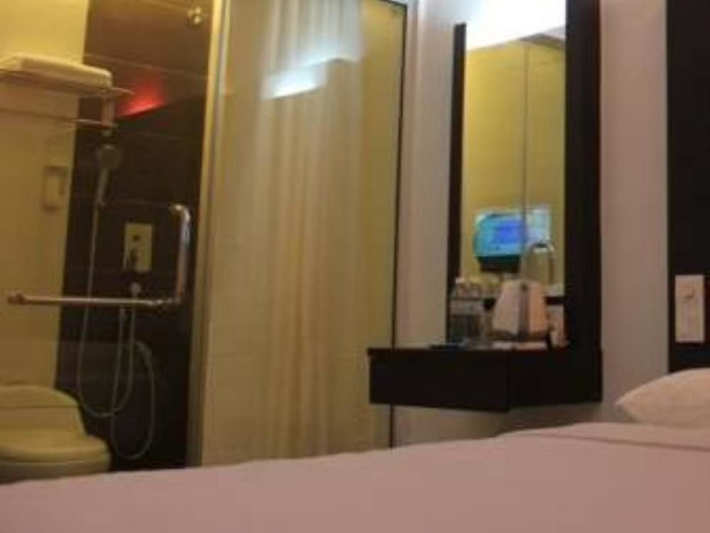 Dream Hotel Кланг Екстериор снимка