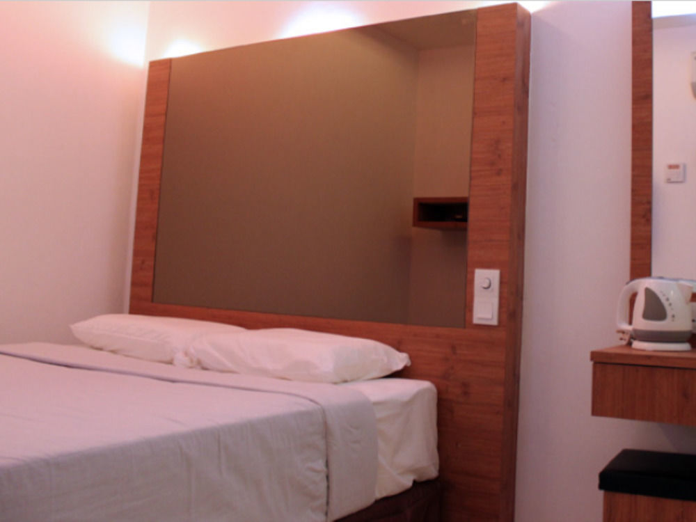 Dream Hotel Кланг Екстериор снимка