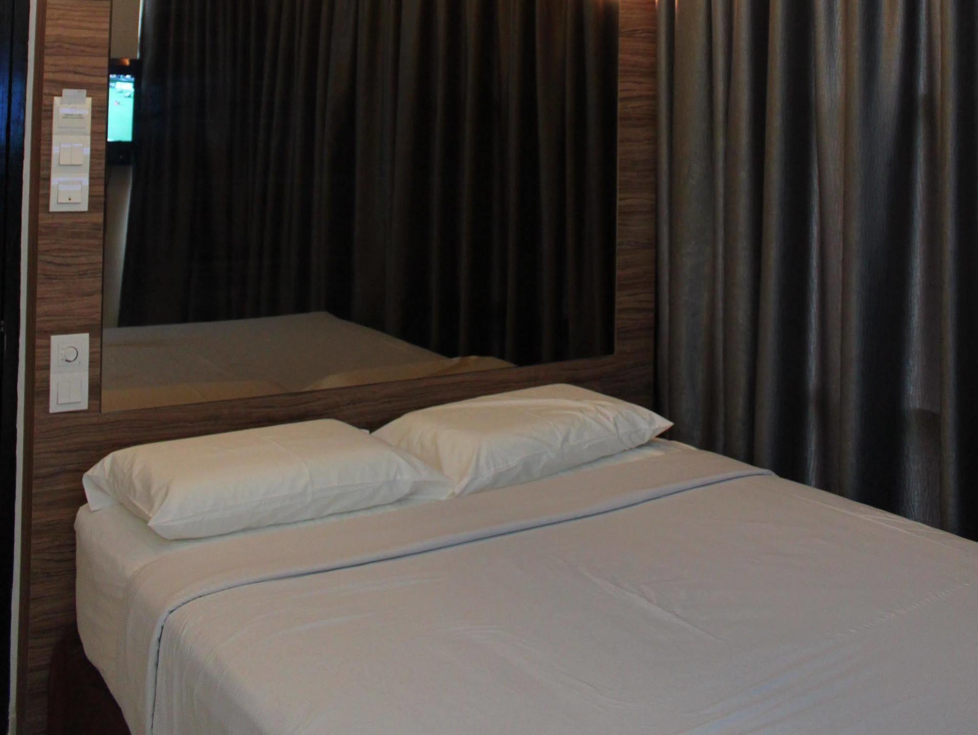 Dream Hotel Кланг Екстериор снимка
